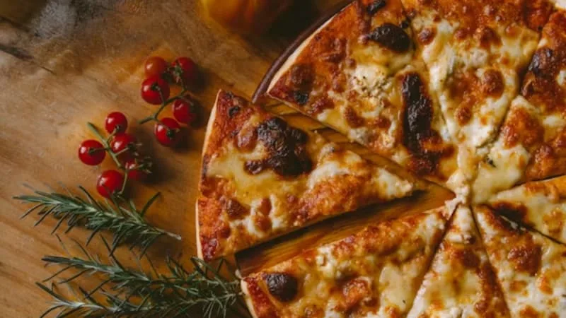 CES PIZZAS ET FLAMMEKUECHES VENDUES DANS DE NOMBREUX SUPERMARCHÉS SONT CONTAMINÉES À LA LISTERIA, NE LES MANGEZ PAS