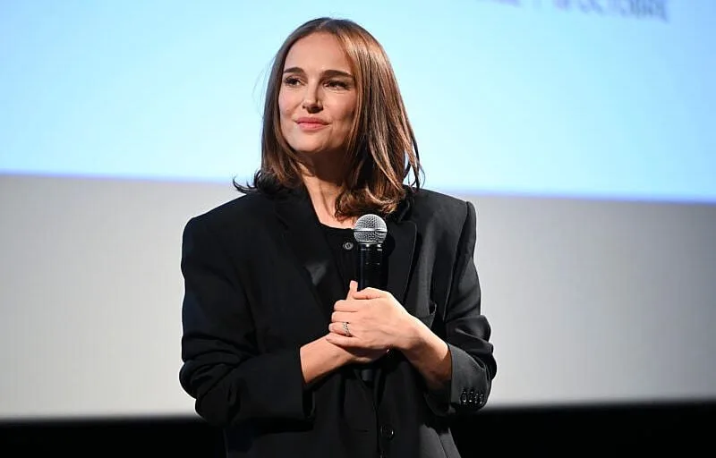NATALIE PORTMAN EST « PLEINE DE JOIE ET D’ÉMERVEILLEMENT » FACE À SON NOUVEAU-NÉ