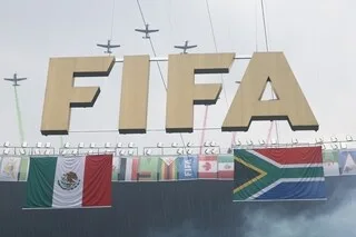 FIFA : UN NOUVEAU CANDIDAT SE LANCE OFFICIELLEMENT DANS LA COURSE À LA PRÉSIDENCE FACE À INFANTINO