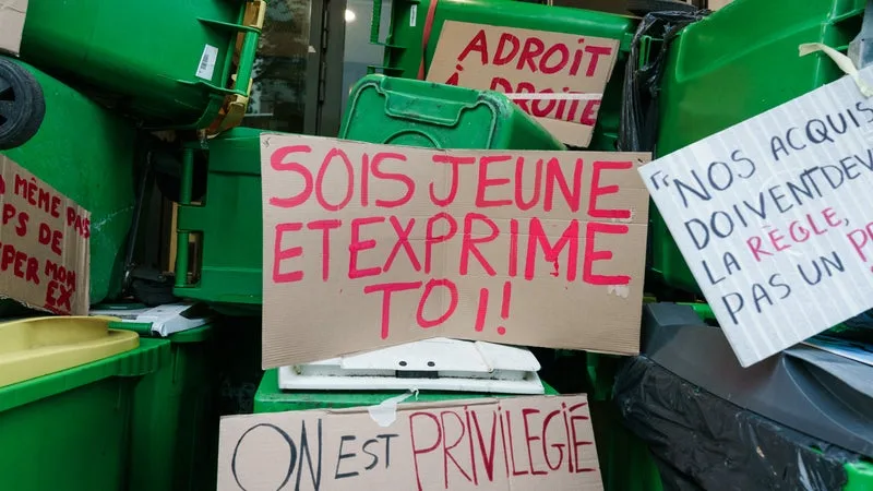 « VOUS ÊTES RESPONSABLES MORALEMENT ET JURIDIQUEMENT »: LE PRÉFET DES HAUTS-DE-SEINE « CONVOQUE » DES PARENTS DE LYCÉENS IMPLIQUÉS DANS LES BLOCUS