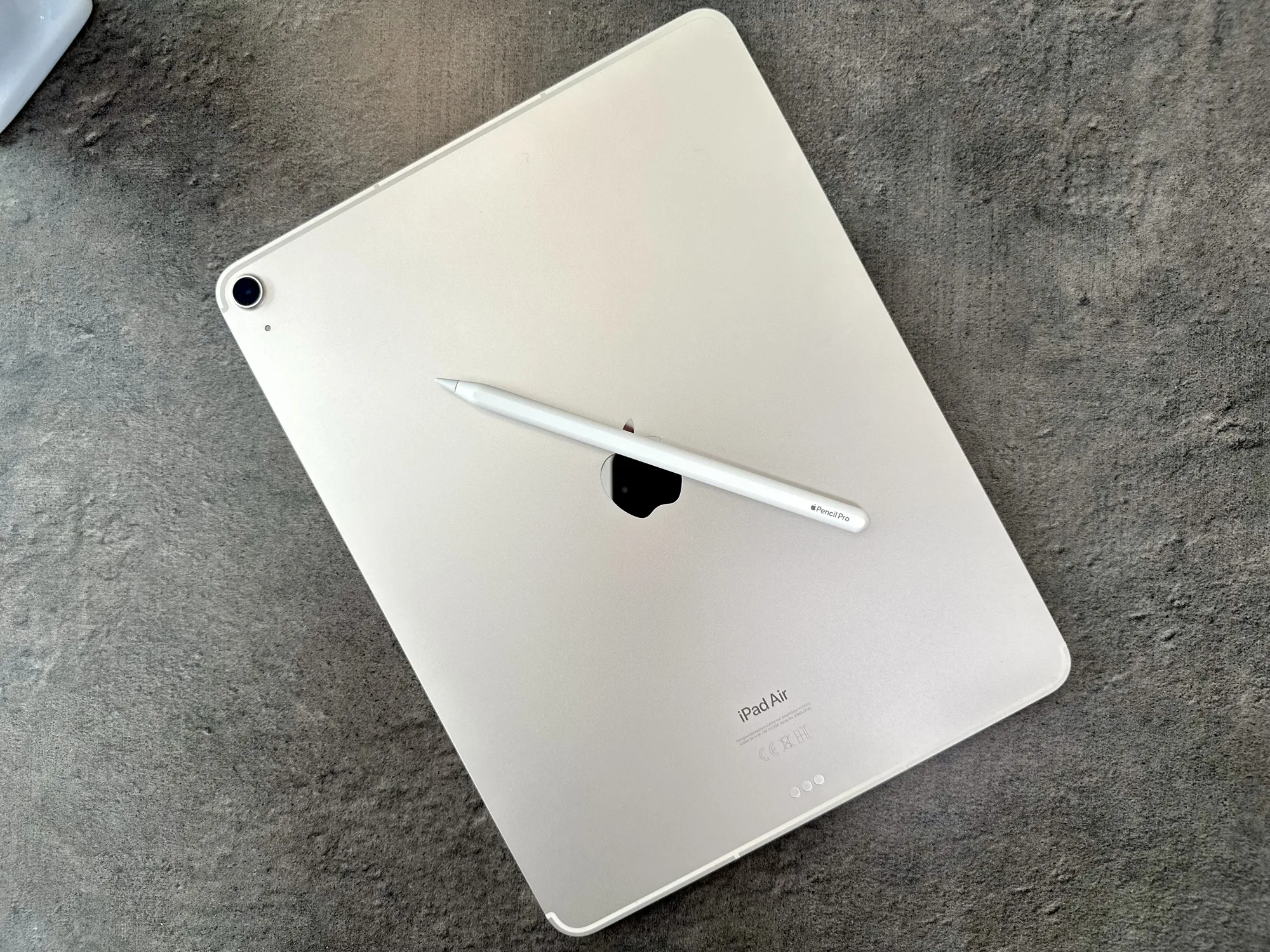 L’IPHONE PLIABLE ARRIVE LE 9 SEPTEMBRE, SON STYLET RESTERAIT AU PLACARD (STEVE JOBS AVAIT RAISON)