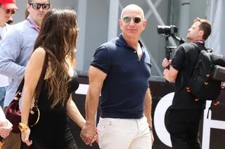 FOOTBALL. JEFF BEZOS, CRÉATEUR D’AMAZON, DEVIENT ACTIONNAIRE MINORITAIRE DU CLUB ANGLAIS DE LIVERPOOL