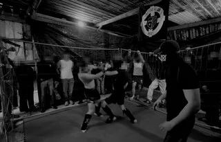 ENQUÊTE. BASTONS CLANDESTINES ET SUPRÉMACISME : UN « FIGHT CLUB » D’EXTRÊME DROITE S’AFFICHE À BREST