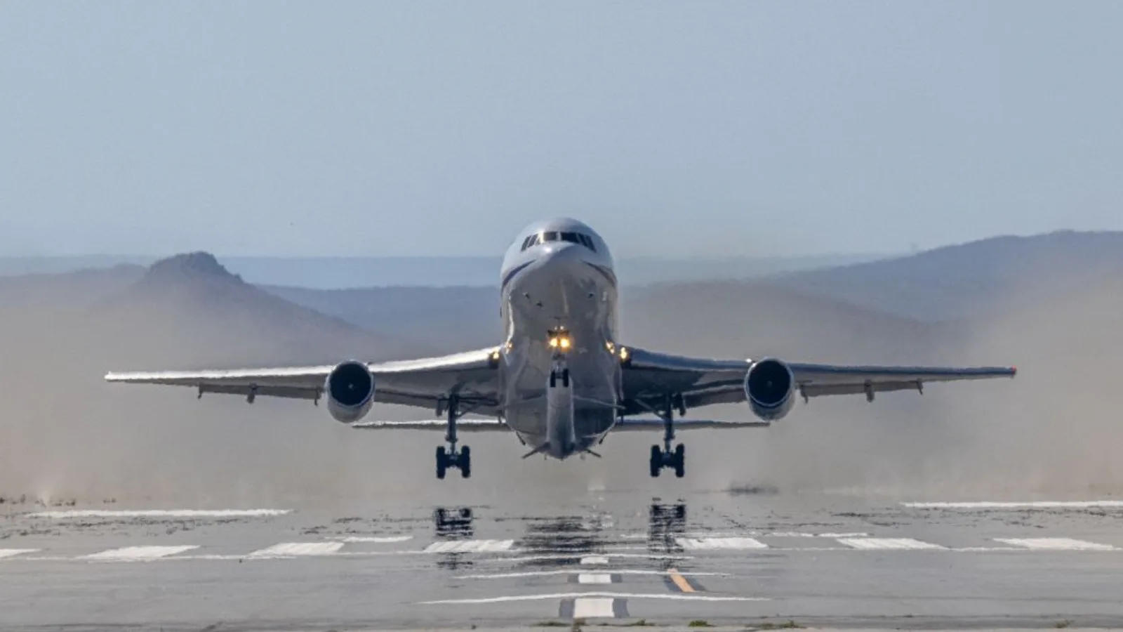 C’EST DU JAMAIS VU : LANCÉE PAR UN AVION, CETTE FUSÉE DOIT DÉSORMAIS SAUVER UN SATELLITE DE LA DÉSINTÉGRATION