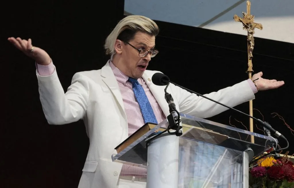 EXTRÊME DROITE : LE POLÉMISTE BRITANNIQUE MILO YIANNOPOULOS DÉTENU PAR LA POLICE AMÉRICAINE DE L’IMMIGRATION