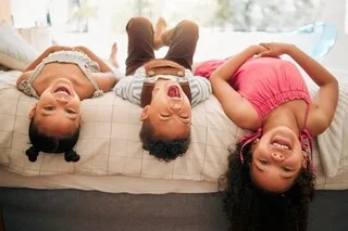 VOUS CONFONDEZ SOUVENT LES PRÉNOMS DE VOS ENFANTS ? PAS DE PANIQUE, VOUS AVEZ UNE BONNE EXCUSE