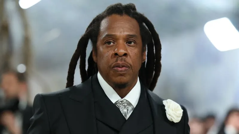 UN CONCERT DE JAY-Z FORTEMENT PERTURBÉ PAR DES « CENTAINES DE PERSONNES » SANS BILLETS