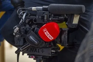 CNEWS ET EUROPE 1 ATTAQUÉS PAR DES UNIVERSITAIRES QUI DÉNONCENT LEUR MANQUE DE PLURALISME