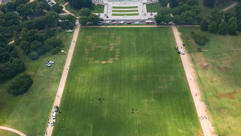 « 86 47 »: LA POLICE AMÉRICAINE DES PARCS NATIONAUX ENQUÊTE SUR UNE INSCRIPTION JUGÉE ANTI-DONALD TRUMP AU NATIONAL MALL