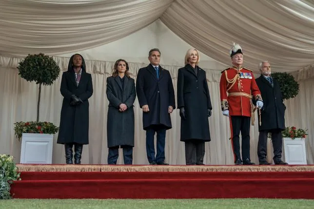 “LA DIPLOMATE”, SAISON 4 : L’AMBASSADRICE AMÉRICAINE RESTE ADULÉE DE LA PRESSE BRITANNIQUE