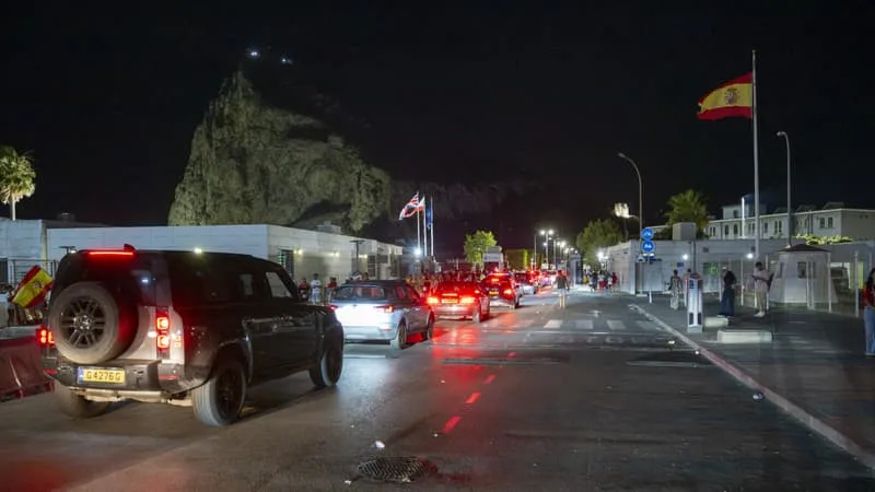 « L’EUROPE EST DE RETOUR »: LEVÉE DES RESTRICTIONS DE CIRCULATION ENTRE GIBRALTAR ET L’ESPAGNE, LE PASSAGE DE LA FRONTIÈRE SE FAIT DÉSORMAIS SANS CONTRÔLE