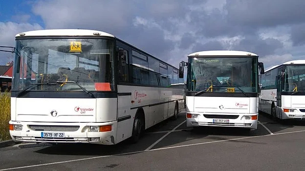 « UNE SUBSTANCE DONT LA NATURE RESTE À DÉTERMINER »: 20 COLLÉGIENS DU FINISTÈRE INTOXIQUÉS DANS UN BUS ET HOSPITALISÉS