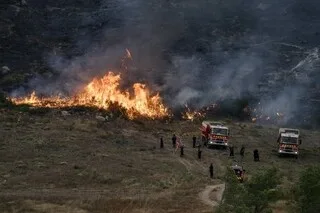 INCENDIES : LE FEU DANS L’AUDE « FIXÉ », CELUI DANS LA DRÔME « BIENTÔT CIRCONSCRIT » MAIS LE VAR RESTE EN ALERTE