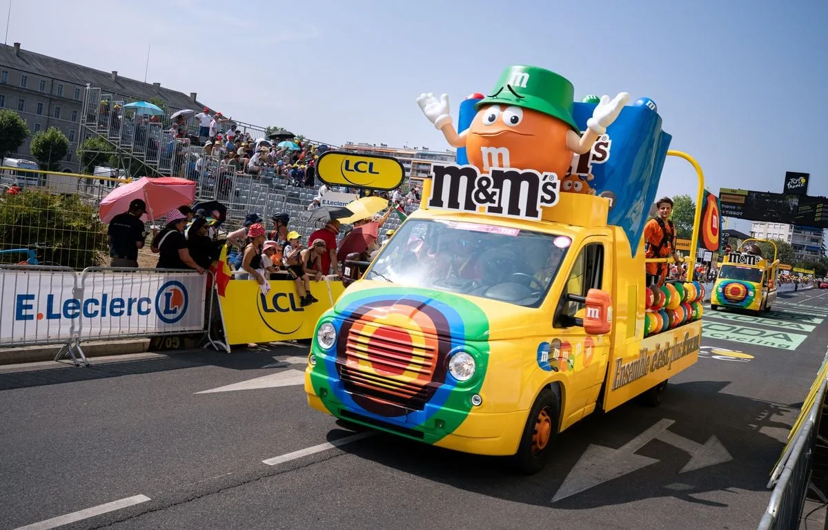 TOUR DE FRANCE 2026 : À QUELLE HEURE PASSE LA CARAVANE DURANT L’ÉTAPE 7 HAGETMAU – BORDEAUX ?