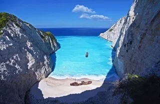 POURQUOI L’UN DES SITES TOURISTIQUES LES PLUS FRÉQUENTÉS DE GRÈCE POURRAIT DISPARAÎTRE À JAMAIS