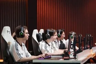 LA COUPE DU MONDE D’E-SPORT S’ACHÈVE : FAUT-IL RAPPROCHER LES JEUX VIDÉO DE L’ÉCOLE, COMME LE GOUVERNEMENT L’ENVISAGE ?