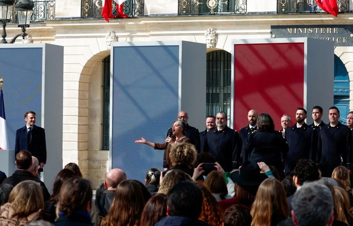 QUAND CATHERINE RINGER AVAIT ESQUIVÉ LA BISE DU PRÉSIDENT EMMANUEL MACRON