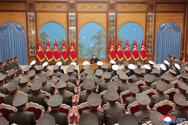 “QU’IL EST FATIGANT DE DIRIGER SEUL UN PAYS !” : UN LIVRE RÉVÈLE L’INTIMITÉ DU DICTATEUR NORD-CORÉEN KIM JONG-UN
