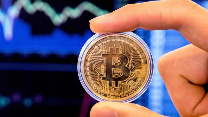 « LES CRAINTES LIÉES À LA CROISSANCE ATTIRENT LES ACTIFS À RISQUE »: LE BITCOIN POURSUIT SA REMONTADA ET TENTE UNE PERCÉE AU-DESSUS DES 87.000 DOLLARS