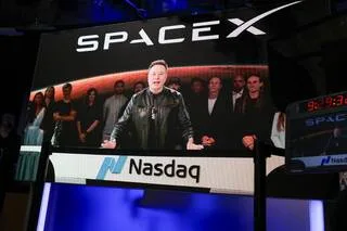 LA FORTUNE D’ELON MUSK FRANCHIT LE SEUIL SYMBOLIQUE DE MILLE MILLIARDS DE DOLLARS