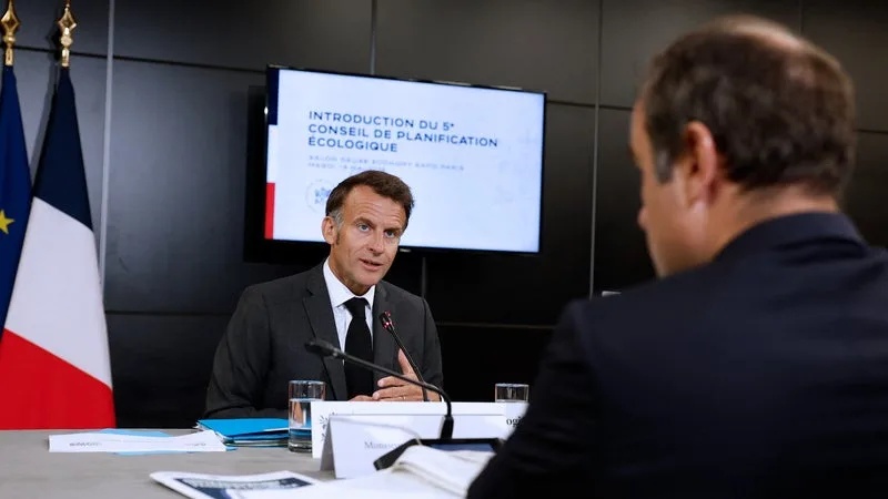 DIRECT. VIOLENCES DU 17 OCTOBRE: LES RENSEIGNEMENTS CONVOQUÉS PAR EMMANUEL MACRON À L’ÉLYSÉE, LES PARTIS POLITIQUES REÇUS À MATIGNON