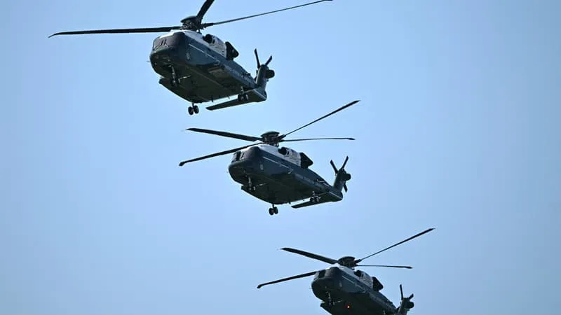 « LE PRÉSIDENT N’A ÉTÉ, À AUCUN MOMENT, EN DANGER »: L’HÉLICOPTÈRE DE DONALD TRUMP MARINE ONE S’EST RETROUVÉ TROP PROCHE D’UN AVION DE LIGNE À WASHINGTON