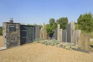 MODE D’EMPLOI POUR CLÔTURER UN JARDIN EN BEAUTÉ