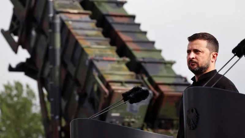 « ON N’EST PAS À L’ABRI DU COUP DE BOL »: ALORS QUE LA DEMANDE DE MISSILES EXPLOSE, CE NOUVEAU PATRIOT DEUX FOIS MOINS CHER PEUT-IL ARRÊTER LES MISSILES RUSSES?