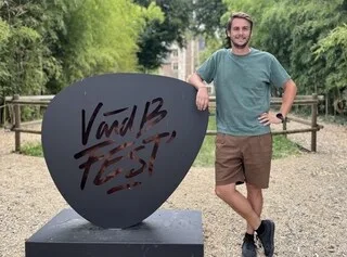 « CONTINUER À GRANDIR EN GARDANT SON IDENTITÉ » : POUR SA 6E ÉDITION, LE V AND B FEST’ S’OFFRE UNE 6E SCÈNE… ET JUL