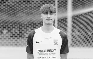 UN JEUNE FOOTBALLEUR EST MORT APRÈS UN ACCIDENT DE VOITURE IMPROBABLE AVEC UN CERF