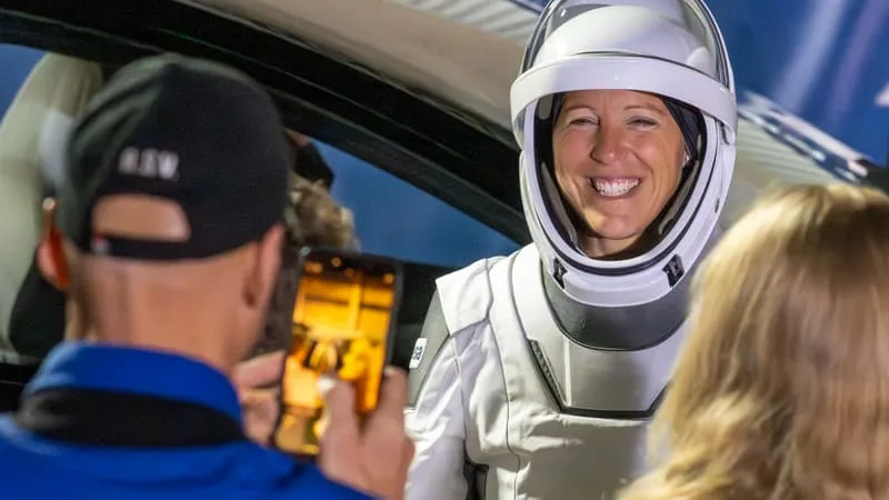 BIENTÔT « SON TOUR »: L’ASTRONAUTE SOPHIE ADENOT ANNONCE SORTIR DANS L’ESPACE MARDI PROCHAIN, UNE PREMIÈRE POUR UNE FRANÇAISE