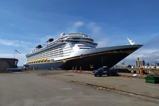 UNE EMPLOYÉE D’UN PAQUEBOT DE CROISIÈRE DISNEY ACCUSE UNE COLLÈGUE DE L’AVOIR EMPOISONNÉE AU CHLORE