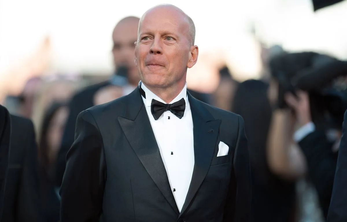 « UN MOMENT TENDRE AVEC MON PÈRE » : LA PHOTO DE BRUCE WILLIS, MALADE, AVEC SA FILLE SUR LE POINT DE SE MARIER