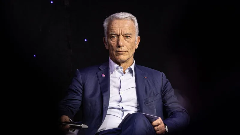 « ON ATTEINT NOTRE SEUIL DE DOULEUR »: À L’APPROCHE DU BUDGET 2027, LE PRÉSIDENT DU MEDEF DEMANDE DE NE PAS FAIRE « SUPPORTER LA CHARGE » AUX ENTREPRISES FRANÇAISES QUI « SONT DÉJÀ LES PLUS TAXÉES AU MONDE »