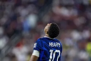 « L’ÉQUIPE LA PLUS LAIDE » : LA PRESSE INTERNATIONALE ACCABLE LES BLEUS ET MBAPPÉ APRÈS LEUR ÉLIMINATION DU MONDIAL