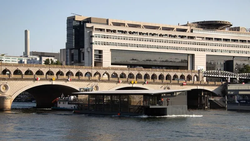 ELLE AVAIT ÉTÉ IMAGINÉE POUR UN AN SEULEMENT: LA PROLONGATION DE LA « SURTAXE » SUR LES GRANDES ENTREPRISES ÉTUDIÉE PAR BERCY POUR 2027 (ALORS QU’ELLE A DÉJÀ ÉTÉ RECONDUITE CETTE ANNÉE)
