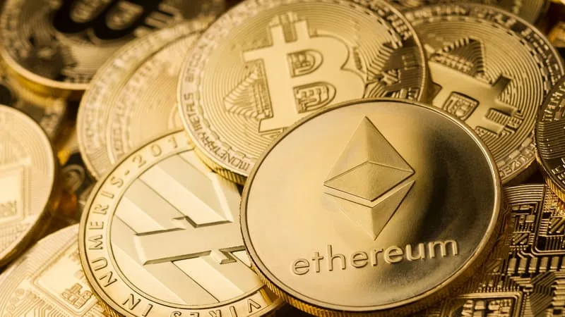 « S’IL Y A DES GENS QUI CROIENT, JE NE VOIS PAS POURQUOI MOI JE DEVRAIS AVOIR DES SCRUPULES »: CE FAN DU FILM « LE LOUP DE WALL STREET » A PARTICIPÉ À UNE ARNAQUE CRYPTO QUI A FAIT PERDRE À 19 FRANÇAIS PLUS DE 1,5 MILLION D’EUROS