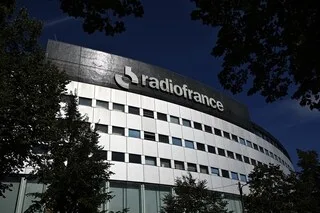 LE PERSONNEL DE RADIO FRANCE VOTE LA GRÈVE ET DEMANDE LE RETRAIT DE LA CHRONIQUE DE CHARLES SAPIN SUR FRANCE INTER