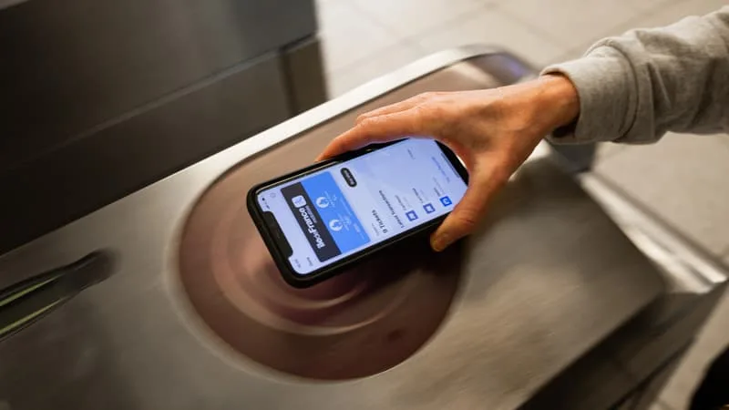 LE PASSE NAVIGO ANNUEL ARRIVE (ENFIN) SUR ANDROID, LES UTILISATEURS D’IPHONE DEVRONT, EUX, ATTENDRE JUSQU’À LA RENTRÉE…