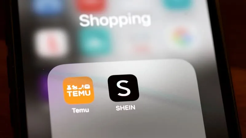 JUSQU’À 20 EUROS PAR VÊTEMENT SHEIN ET TEMU: QUEL SERAIT L’IMPACT SUR VOS ACHATS DU NOUVEL ARRÊTÉ CONTRE L’ULTRA FAST-FASHION?