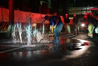 UN SÉISME DE MAGNITUDE 5,9 PRÈS DE TOKYO FAIT DES DIZAINES DE BLESSÉS
