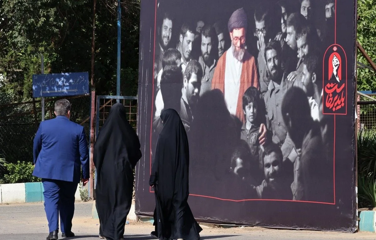 GUERRE EN IRAN : TALIBANS, PAKISTANAIS, GARDIENS DE LA RÉVOLUTION… QUI S’EST DÉPLACÉ POUR LES FUNÉRAILLES D’ALI KHAMENEI ?