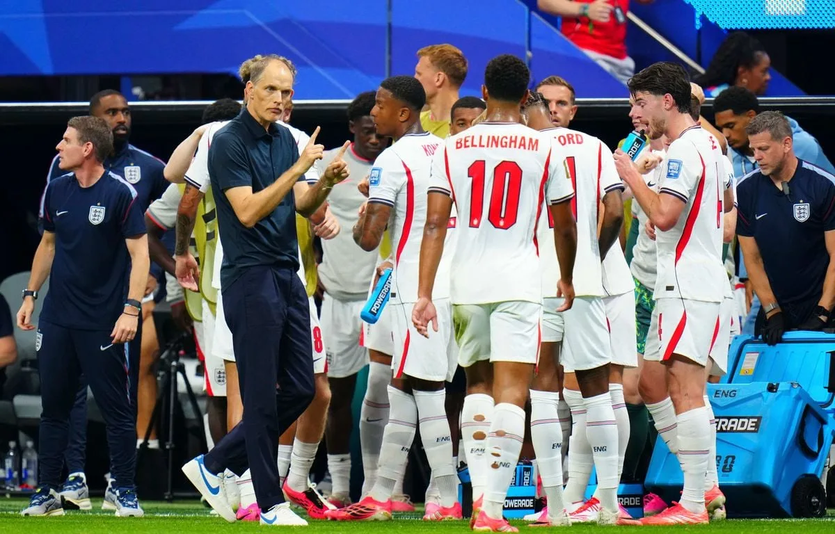 « LAISSEZ LES ENFANTS REGARDER », THOMAS TUCHEL IMPLORE LES PARENTS DES PETITS ANGLAIS AVANT ANGLETERRE-MEXIQUE À 1H