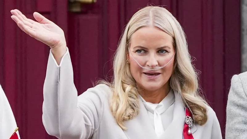 LA PRINCESSE METTE MARIT DE NORVÈGE A REÇU UNE TRANSPLANTATION « RÉUSSIE » DES POUMONS