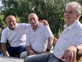 « CELA NE SE DÉCRÈTE PAS » : ILS SONT « EN AMITIÉ » DEPUIS PLUS DE 75 ANS, ET RACONTENT LEUR RELATION « INDÉFECTIBLE »