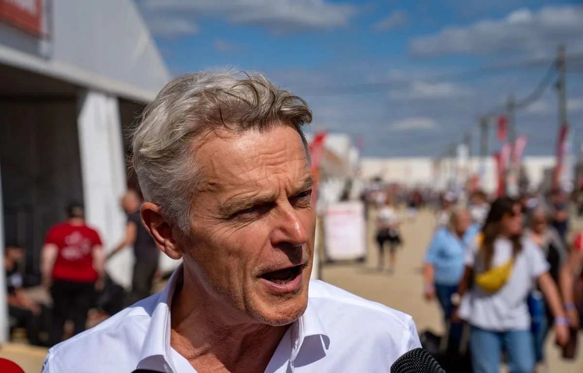 PRIX DES CARBURANTS : SUR UN PÉAGE D’AUTOROUTE, FABIEN ROUSSEL DÉNONCE UN « RACKET » SUR L’ESSENCE