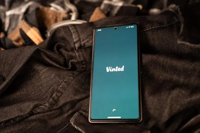 UNE ENQUÊTE OUVERTE EN FRANCE POUR DES SOUPÇONS DE TRAFIC D’ENFANTS SUR VINTED