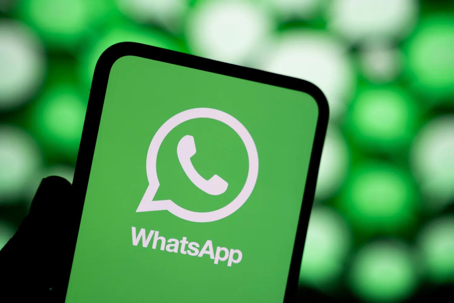 WHATSAPP VA CONNECTER JUSQU’À CINQ AGENTS IA DANS VOS DISCUSSIONS, VOILÀ COMMENT CA MARCHE