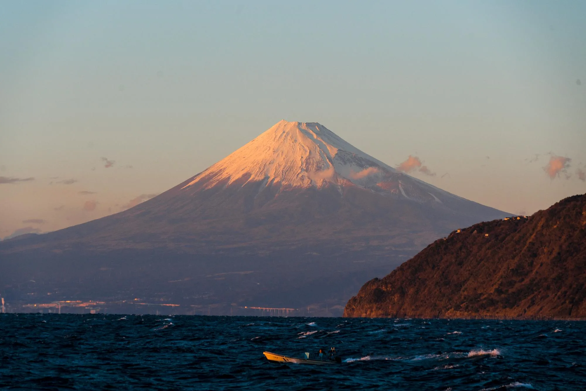 UN JAPONAIS ABANDONNE SON FILS DE SEPT ANS POUR TERMINER L’ASCENSION DU MONT FUJI