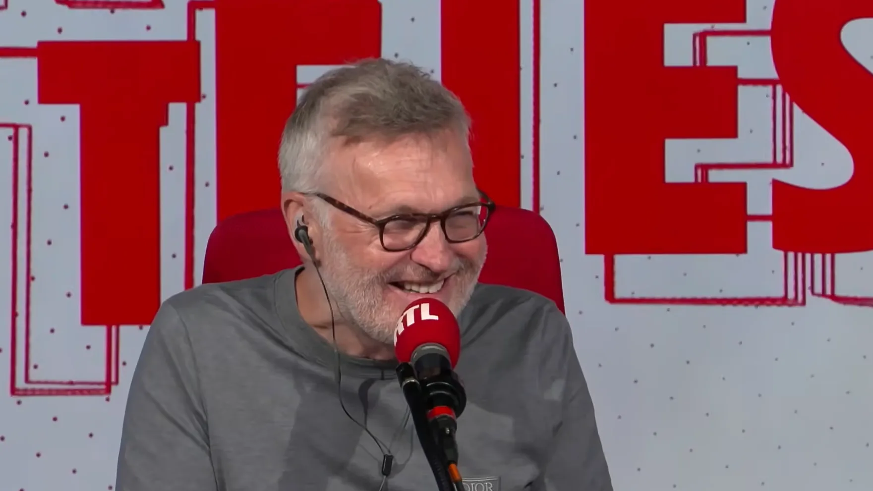 APRÈS LA MORT DE PHILIPPE BOUVARD, « LES GROSSES TÊTES » LUI RENDENT UN HOMMAGE À SON IMAGE